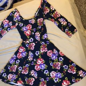 Women’s small floral criss cross back dress.